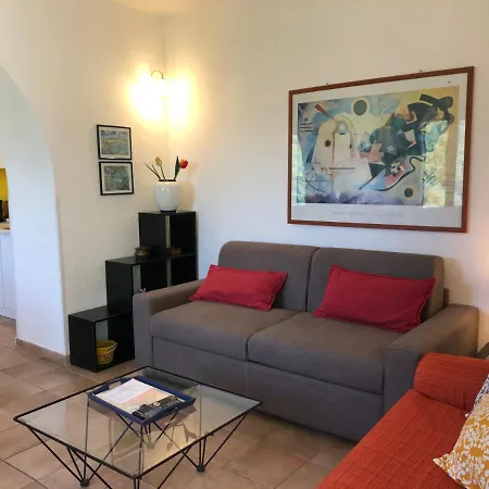 多尔切维亚度假屋 * 莱万托